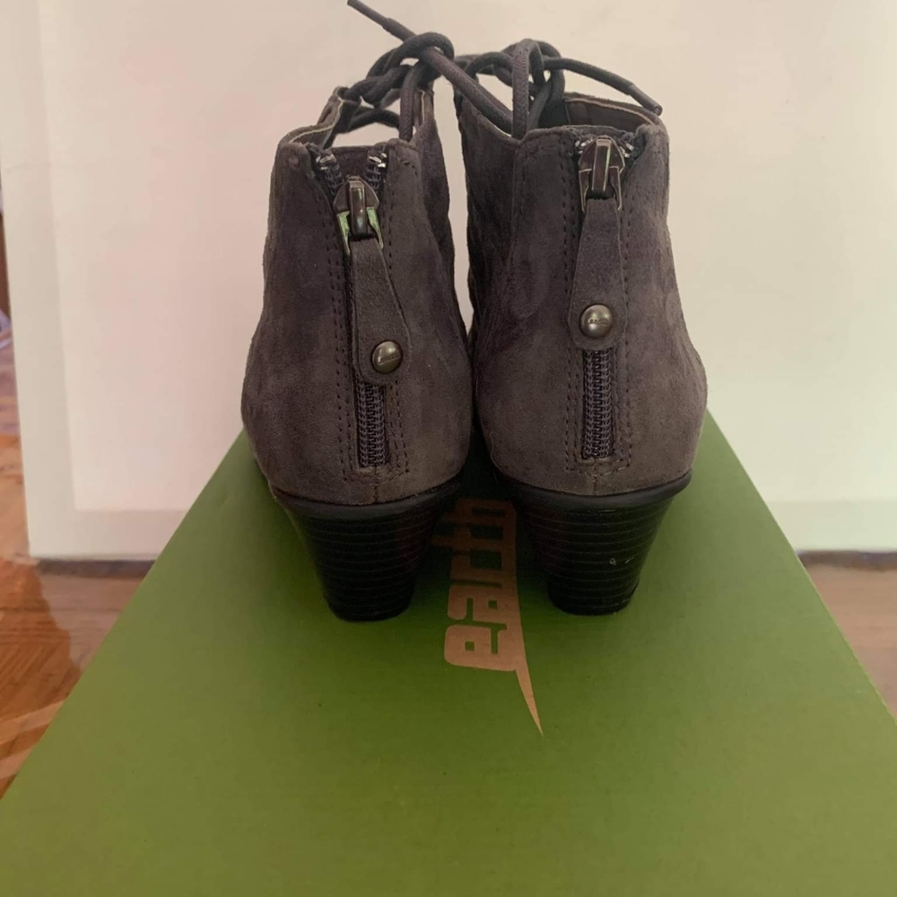 Earth Shoes - Picture 5 of 7